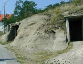 pivnice vytesane v tufopiesku